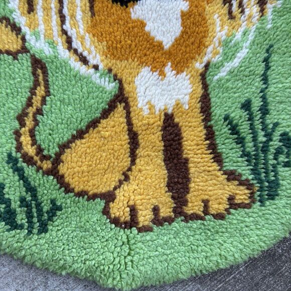 Vintage 60s 70s Bucilla Latch Hook Rug Canvas Daisy Lion 32” Round MOD Novelty - Picture 6 of 9
